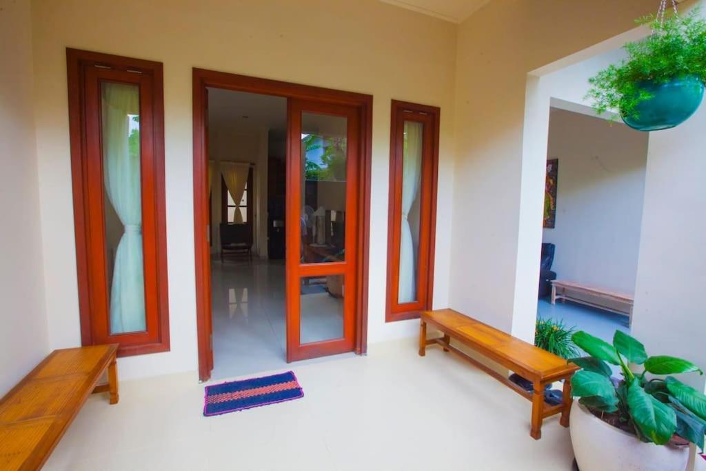 Villa Vibrant Getaway In Seminyak: Buyaya *