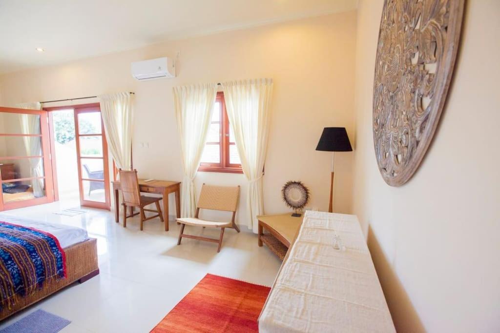 Vibrant Getaway In Seminyak: Buyaya Villa