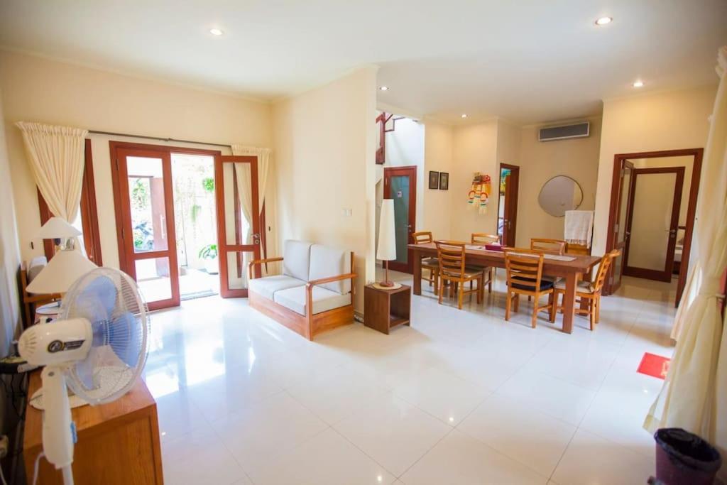 Villa Vibrant Getaway In Seminyak: Buyaya Seminyak (Bali)
