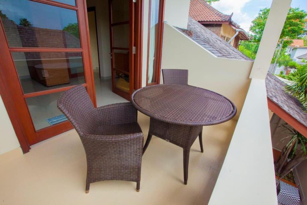 Villa Vibrant Getaway In Seminyak: Buyaya